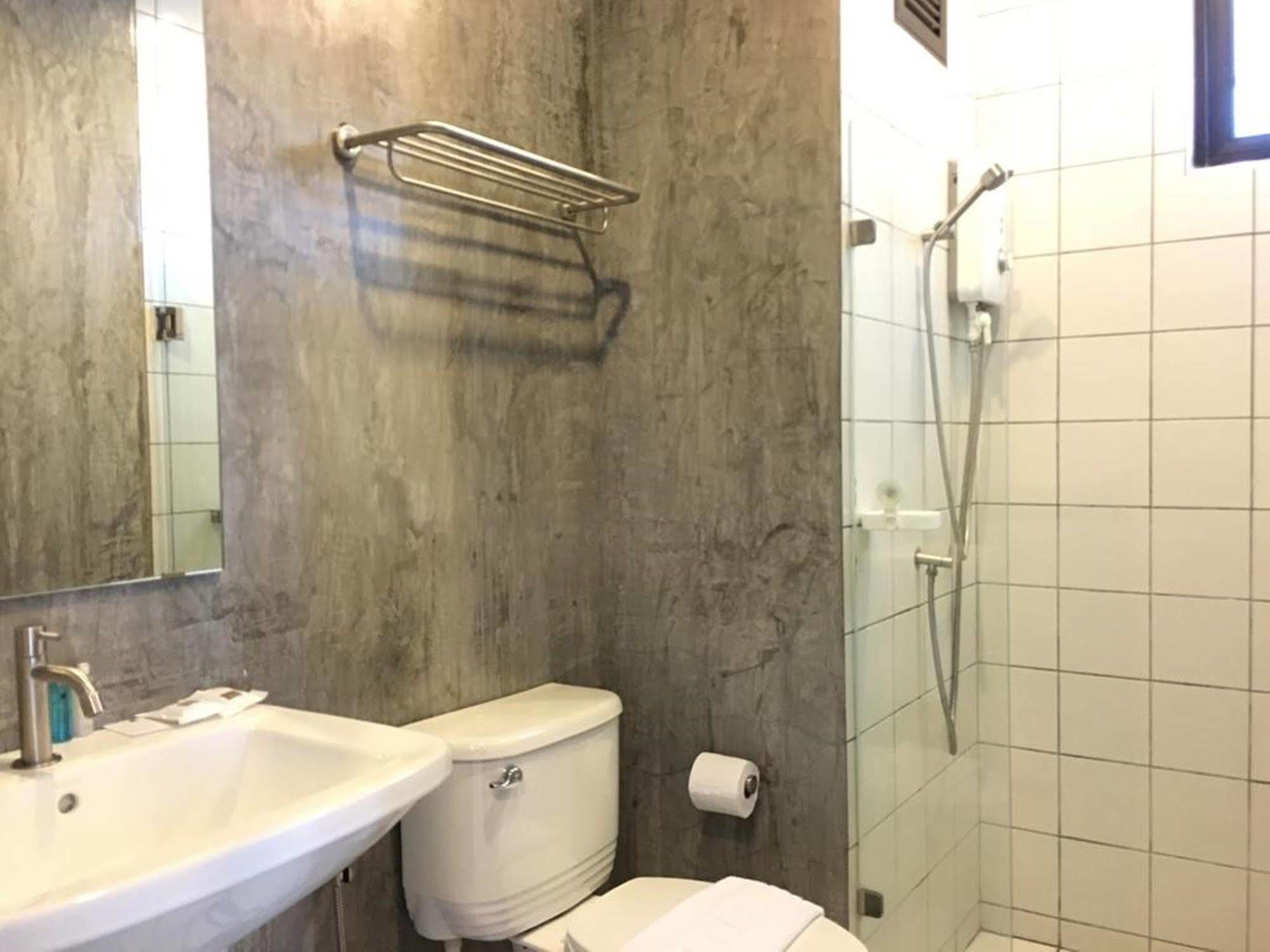 Little PP Hometel Surat Thani Esterno foto